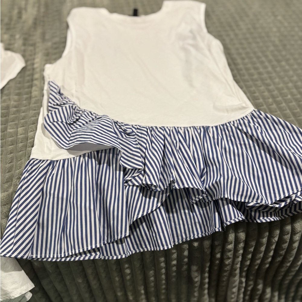 Banana Republic White and Blue Striped Short Sleeve Top